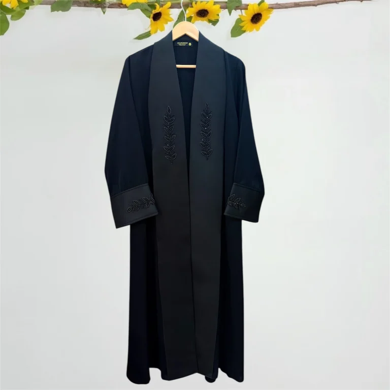 عباية كويتية فاخرة من خامة الإنترنت مع طرحة
