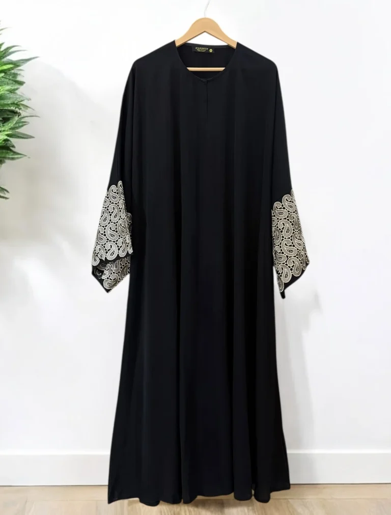 عباية كويتية أنيقة بتصميم مميز