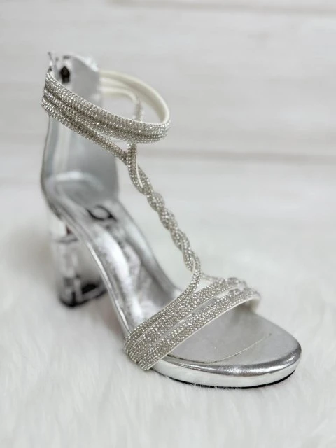 حذاء بتصميم أنيق ومريح