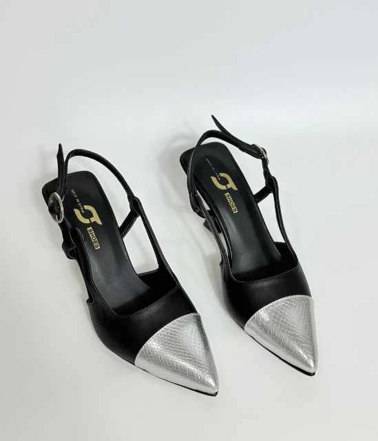 حذاء بكعب عالي بتصميم أنيق