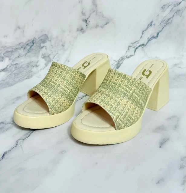 حذاء بكعب مربع بتصميم عصري