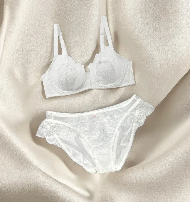 طقم داخلي دانتيل أبيض فاخر