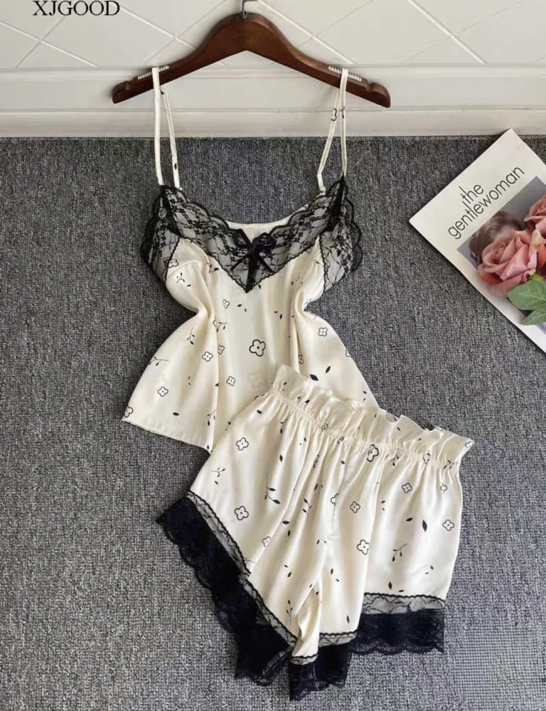 طقم نوم نسائي بلمسة دانتيل فاخرة – قطعتان