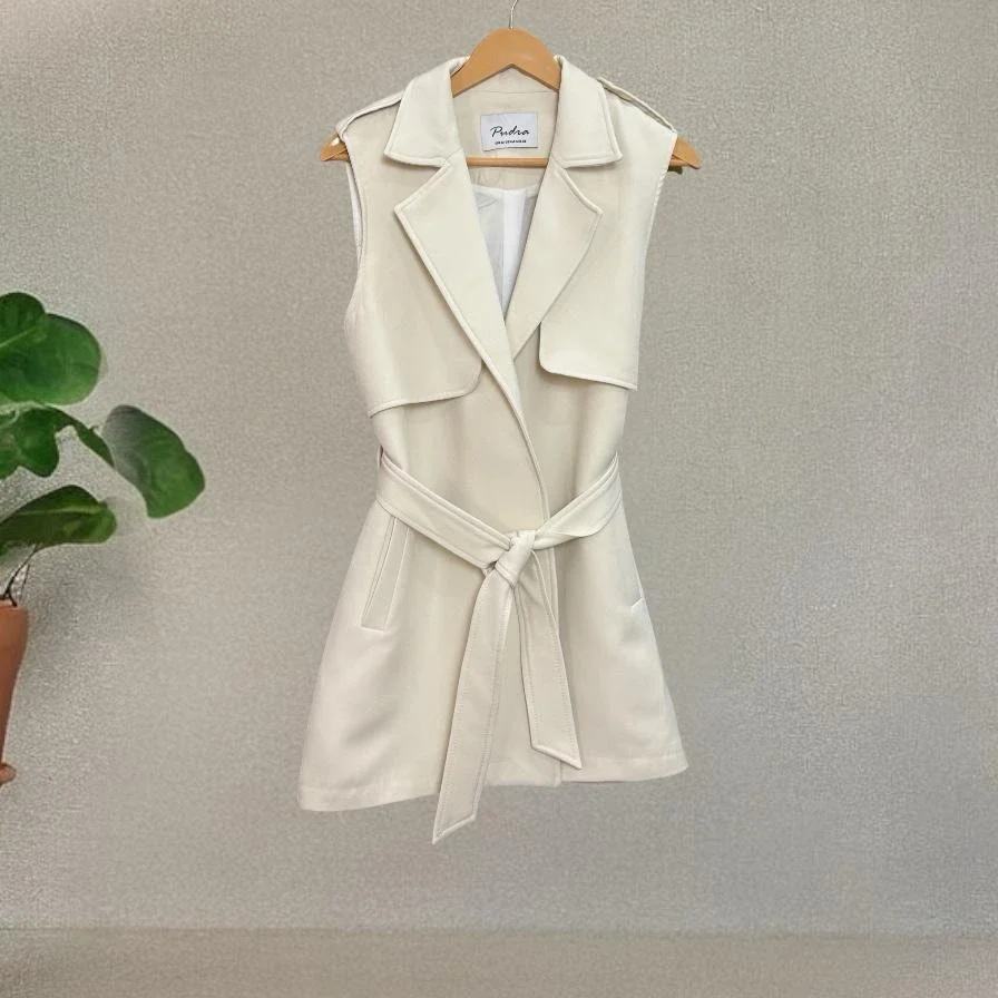 سترة بدون أكمام بأزرار وحزام - لون أوف وايت