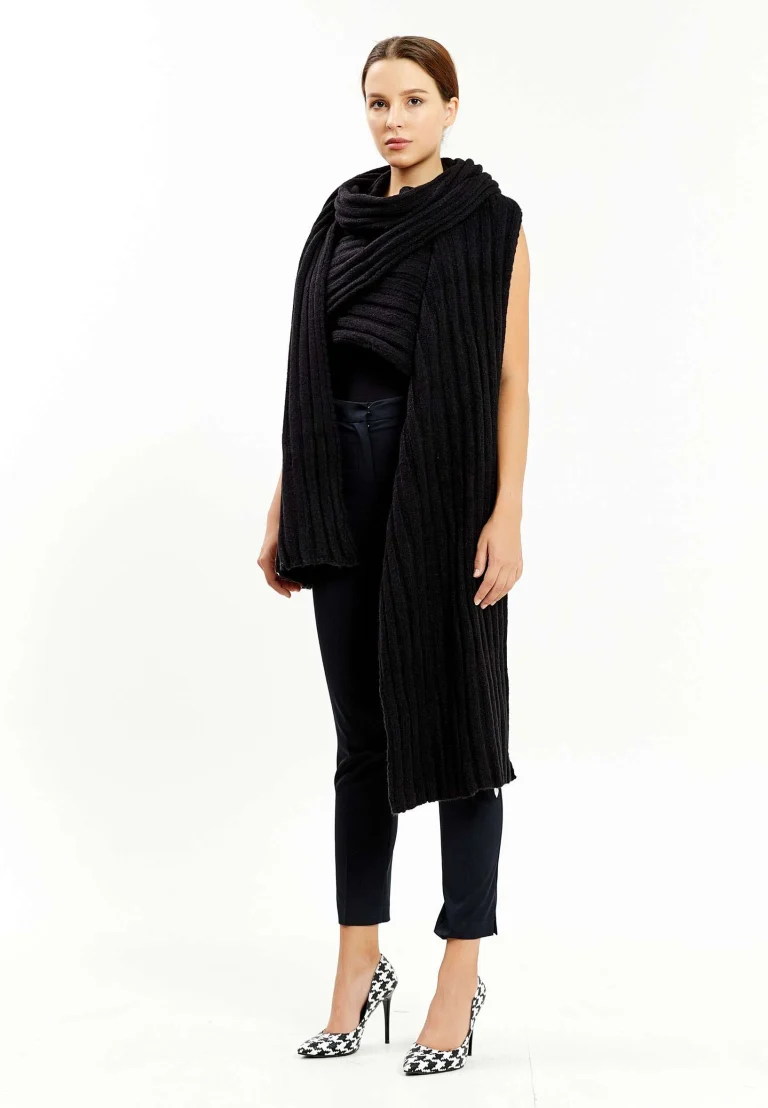 وشاح اسود تركي شتوي