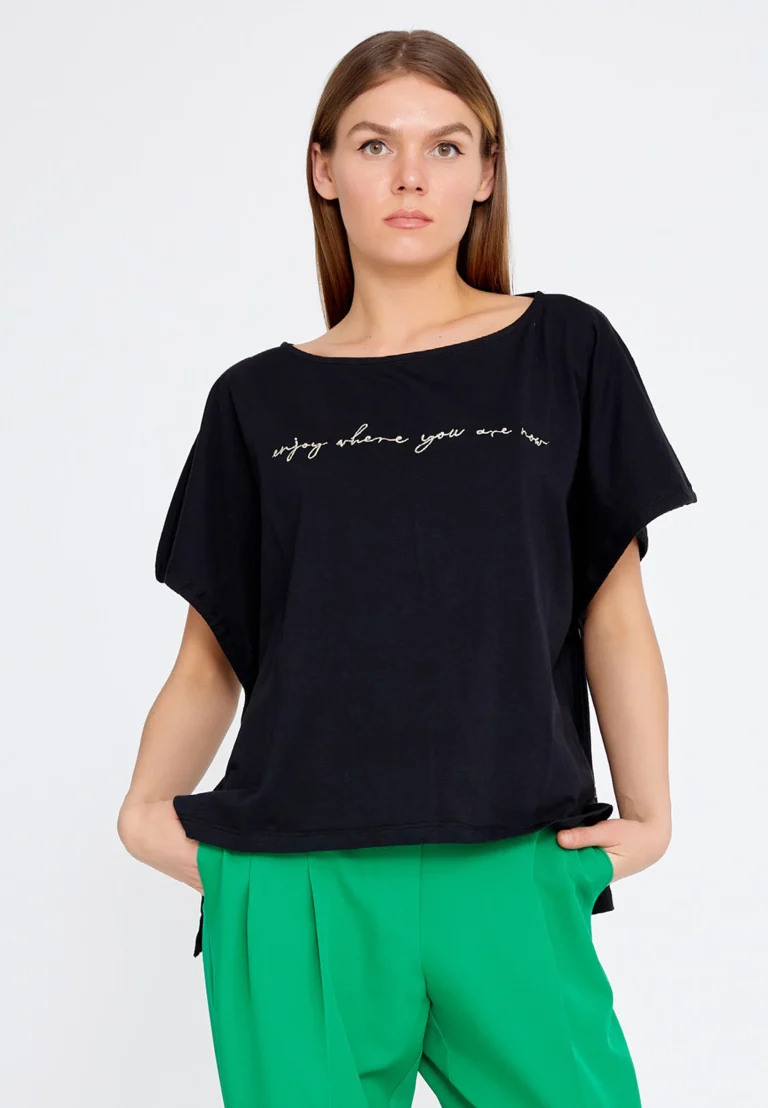 تيشيرت نسائي أسود بطباعة صناعه تركيه