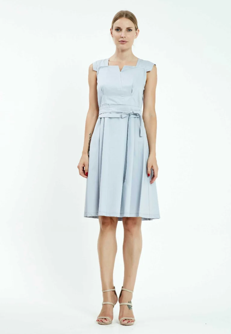 فستان تركي أنيق بتصميم يجمع بين الرقي والبساطة،