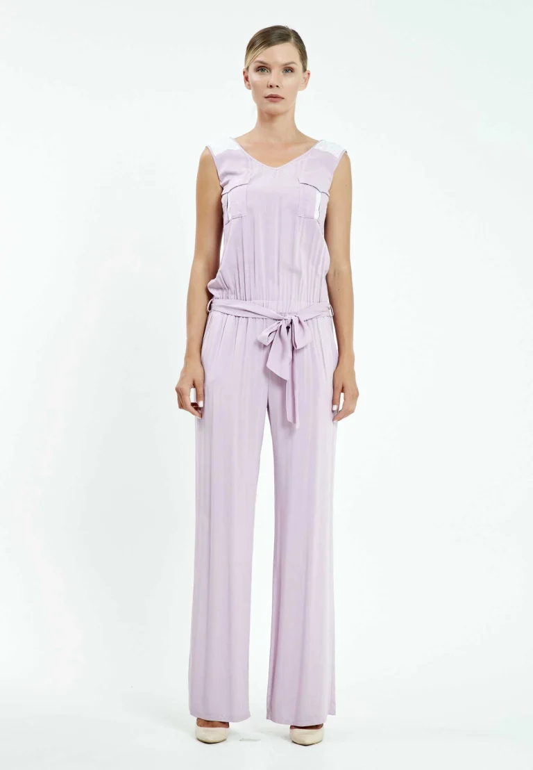 جمبسوت أنيق بلمسة عصرية