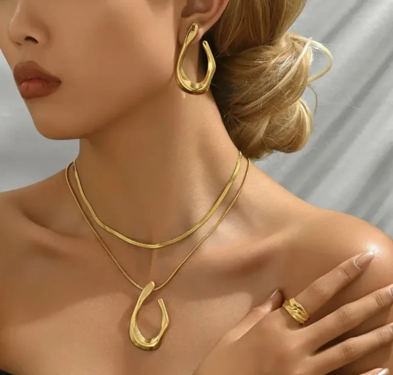 طقم إكسسوارات ذهبي فاخر