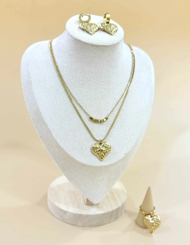 طقم إكسسوار فاخر بقلادة مركزية