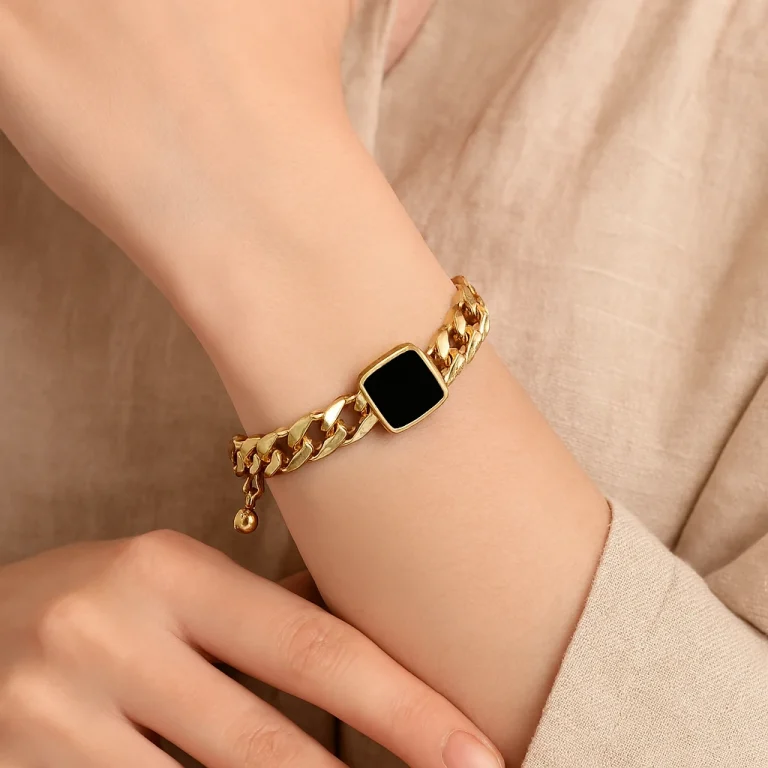 أسوارة سلسلة ذهبية بحلقة أونيكس سوداء