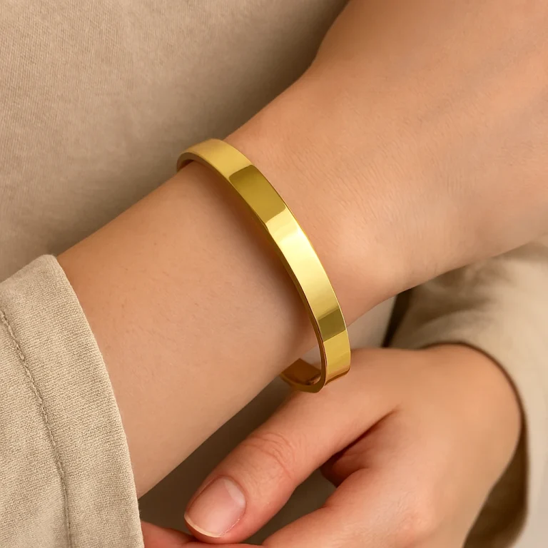 إسوارة باللون الذهبي انيقه