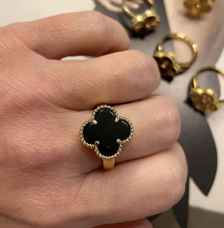 خاتم أنيق بتصميم عصري ومميز