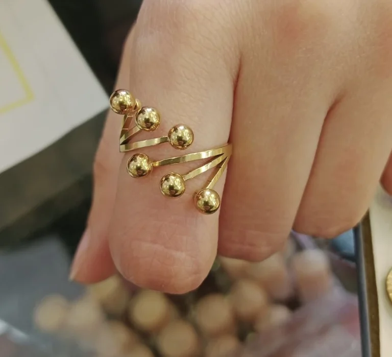 خاتم جميل بتصميم هندسي