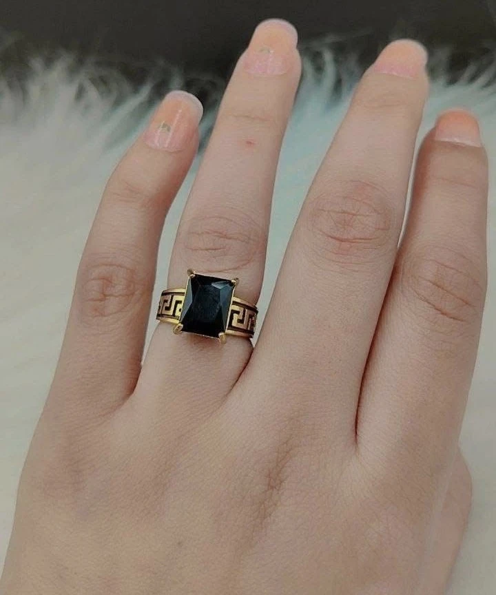 خاتم بتصميم كلاسيكي أنيق