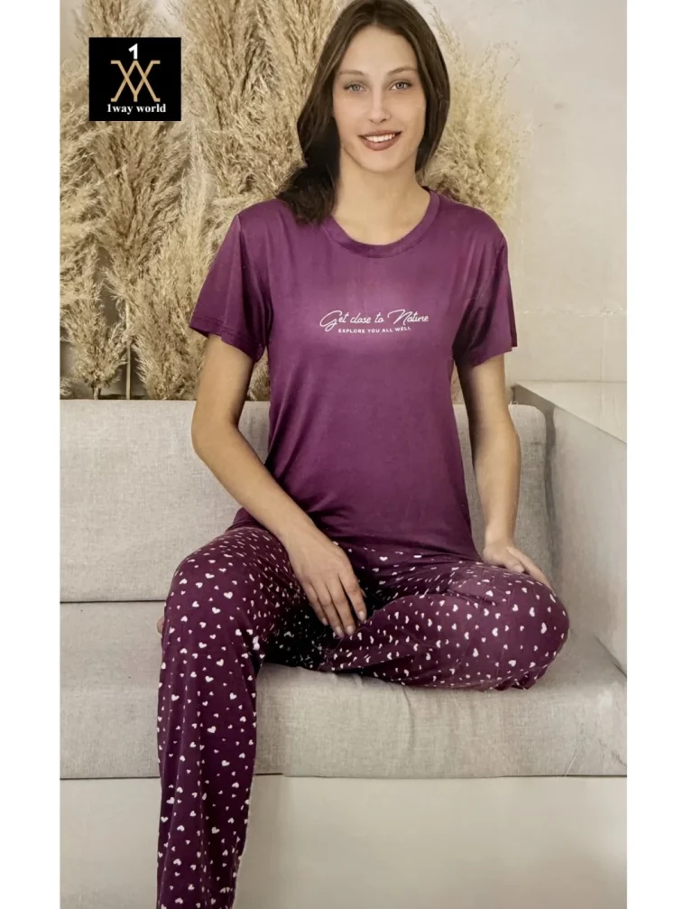 بجامة نسائية بلون بنفسجي هادئ