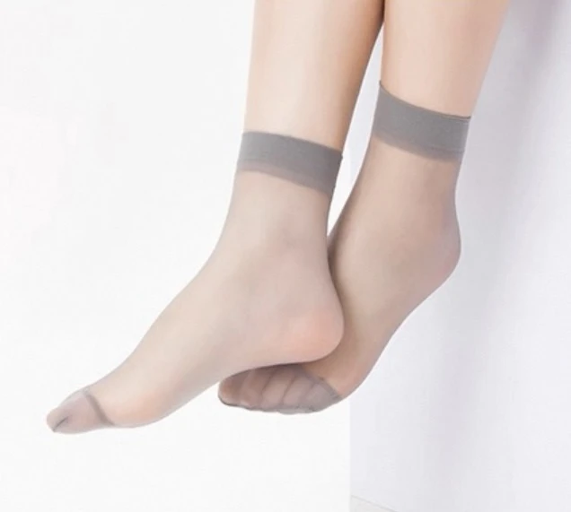 شرابات نسائية شفافة