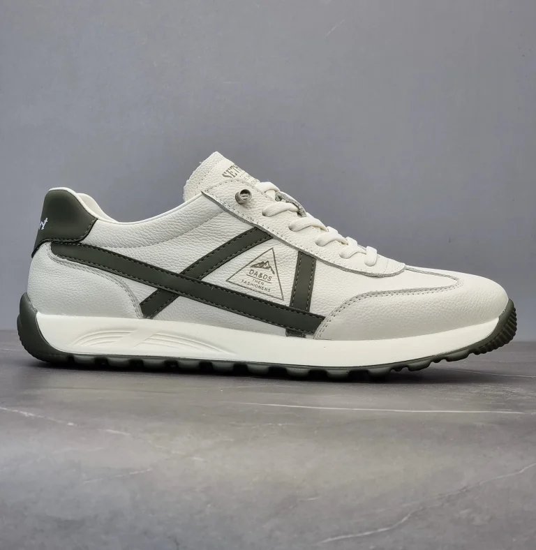 حذاء رجالي أبيض بخطوط خضراء داكنة