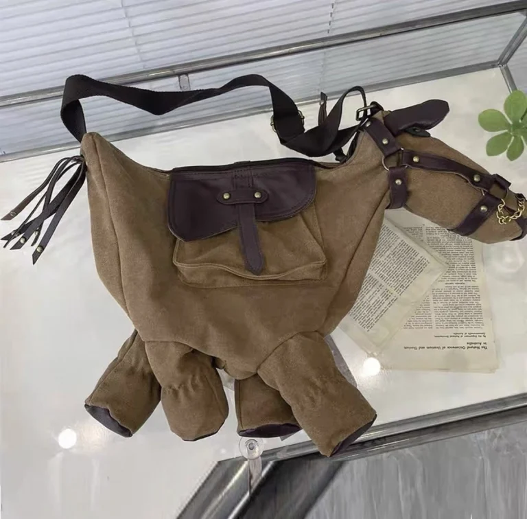 حقيبة كتف بتصميم حصان فني