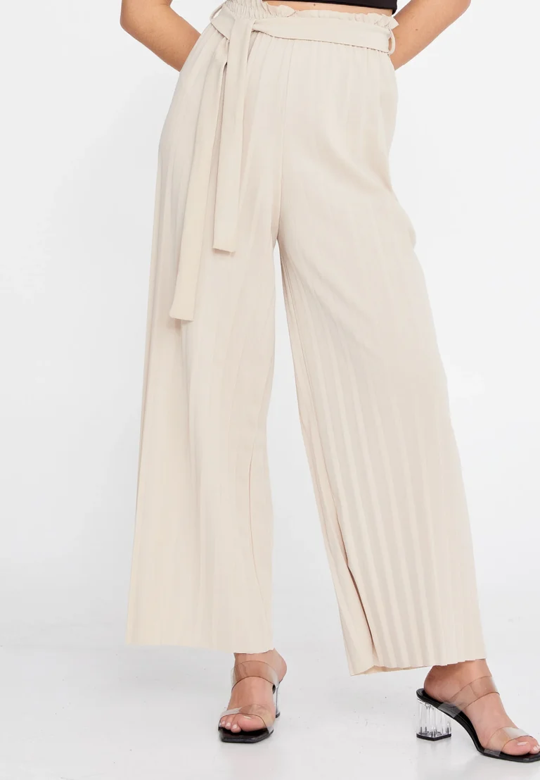 بنطال واسع بقصّة مريحة وعصرية