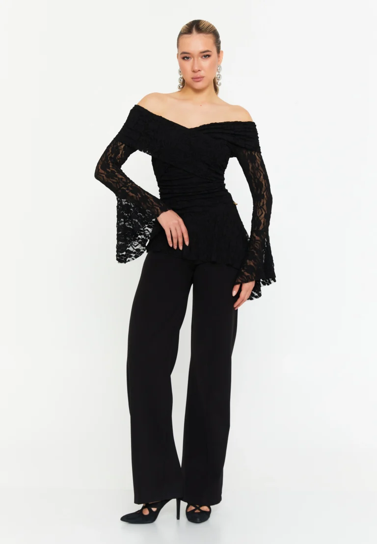 بلوزة دانتيل أوف شولدر