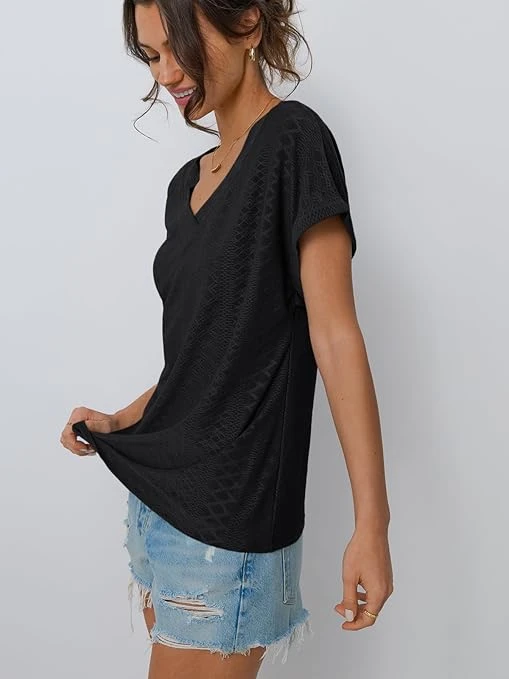 تيشيرت صيفي كاجوال فضفاض عصري للنساء بأكمام قصيرة ورقبة على شكل V ومطرز