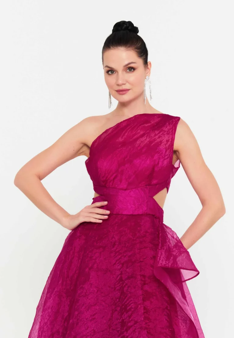 فستان سهرة أنيق بلون فوشي