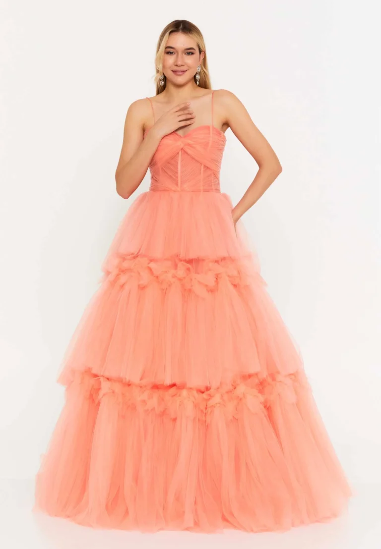 فستان سهرة تول منفوش