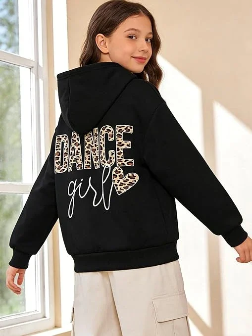 سويت شيرت بغطاء رأس مزين برسومات وشعار رقص للبنات