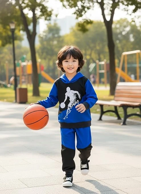 ملابس للأولاد الصغار بأكمام طويلة مكونة من سترة بغطاء للرأس وسروال رياضي مناسبة